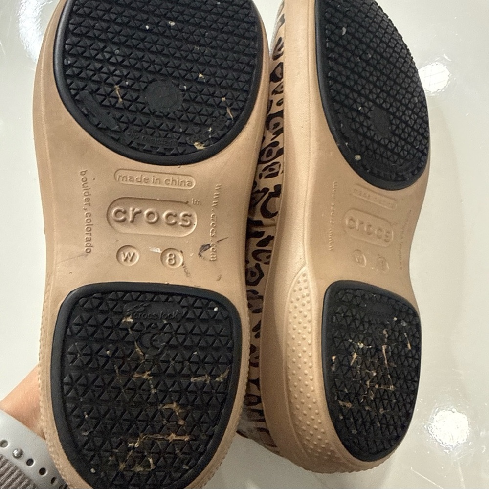 Women's Crocs At Work Neria Leopard Clogs Slip Resistant Shoes Sz 8 A050126 - Picture 5 of 5